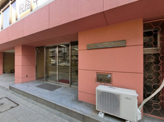 【エントランス】 | ブルーライン「伊勢佐木長者町」駅徒歩5分、JR京浜東北・根岸線「関内」駅徒歩9分
京急本線「日ノ出町」駅徒歩14分。