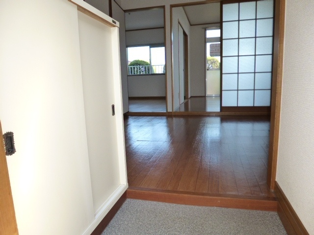 エルディムシャルマンAの玄関
