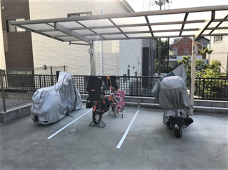 【その他共用部分】 | 屋根付きの駐輪場があるので雨が降っても安心です☆バイク駐輪も有料にて相談可能です！お気軽にご相談ください☆