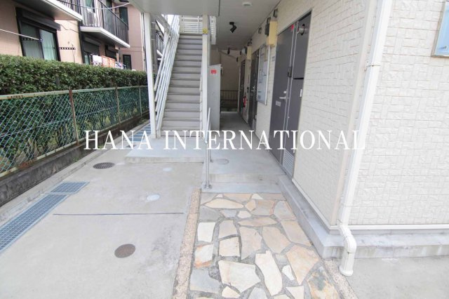 レオネクスト原木中山駅のエントランス