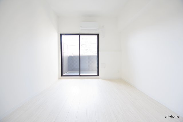 フォレ長堀通南　仲介手数料無料の居間・リビング
