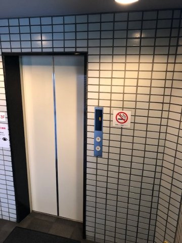 AUビルのロビー