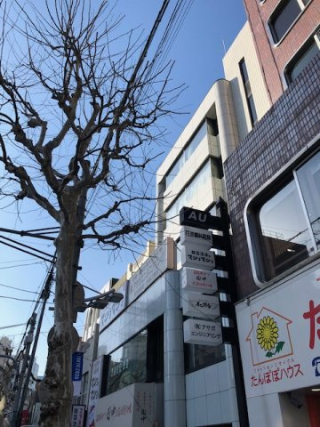 AUビルの外観