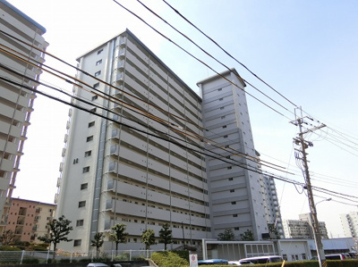 【外観】 | 千里山田BC団地A4棟 | 【現地写真】
鉄筋コンクリート造の
338戸の大型マンション♪