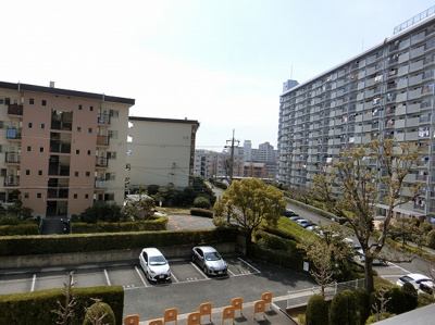 【展望】 | 千里山田BC団地A4棟 | 【現地写真】周りに高い建物もなく、陽当たり良好のお部屋です♪