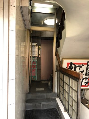竹内ビルのエントランス