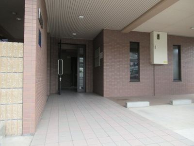 【エントランス】 | Grace A(グレースA）（東花園賃貸） | 毎日通るエントランスはこのようになっています