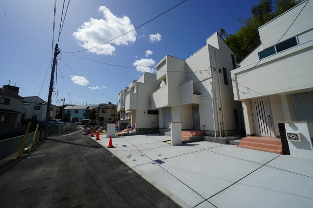 保土ヶ谷区今井町全８棟　新築戸建ての前面道路含む現地写真