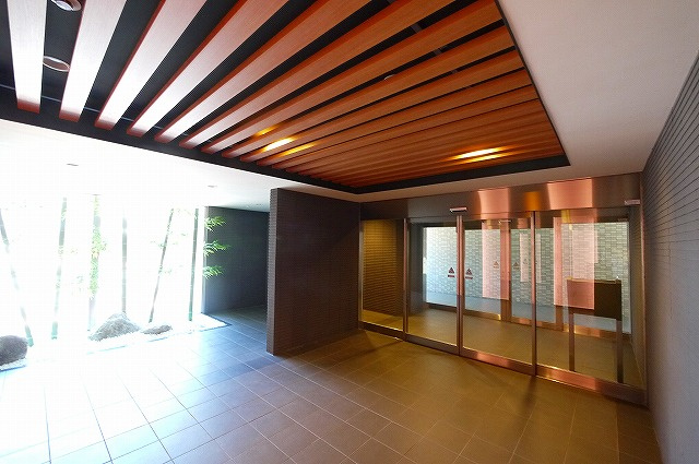 アンジュ高天のエントランス|ゆとりのあるエントランスです