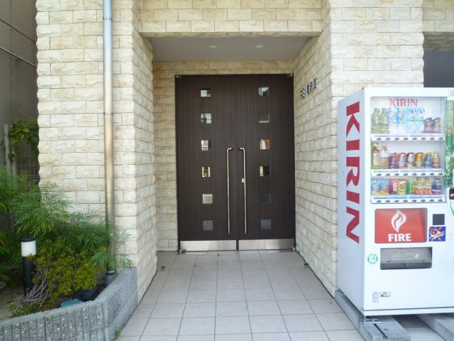 ＲＥＩ難波西のエントランス