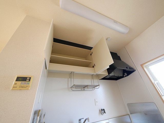 ルイ　シャトーの設備|キッチン上部に収納もあります