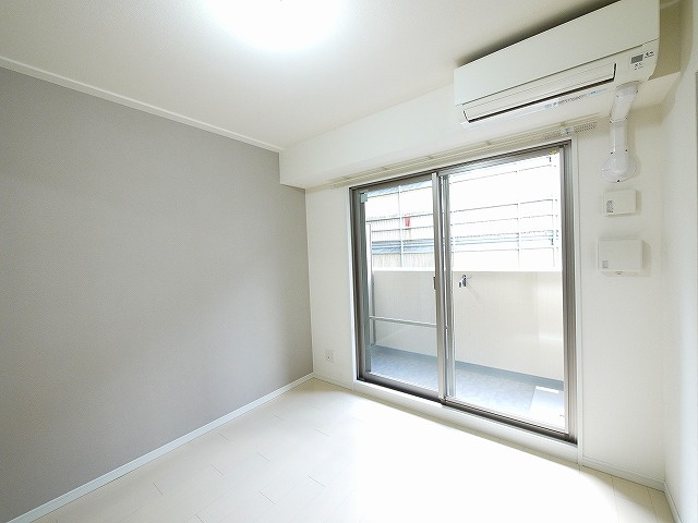 アンジュ高天の洋室|落ち着いた色調の洋室です