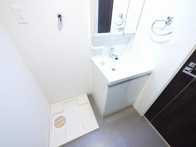 アンジュ高天の洗面所|明るい洗面所です