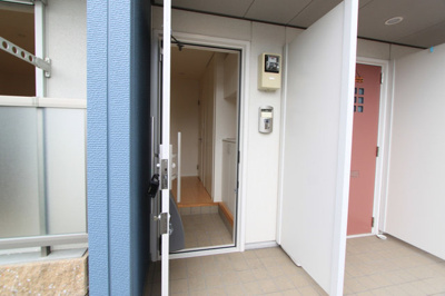 【エントランス】 | PineRoots良福寺Ｂ | 明るい玄関です