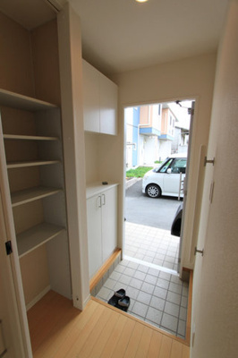 【玄関】 | PineRoots良福寺Ｂ | 玄関です