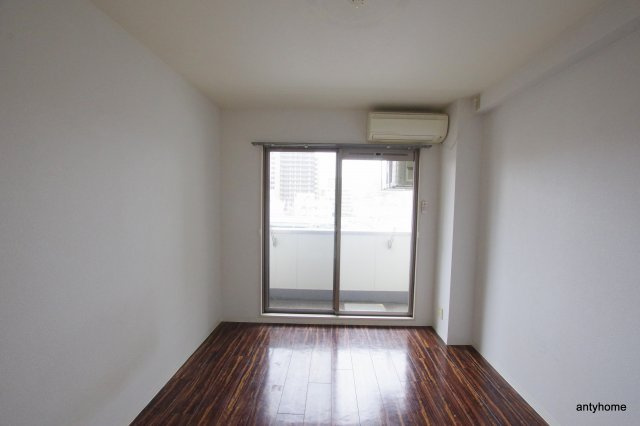 十三本町ウインズマンション2　仲介手数料無料の居間・リビング