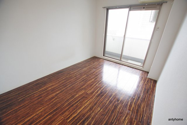 十三本町ウインズマンション2　仲介手数料無料の居間・リビング