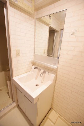 十三本町ウインズマンション2　仲介手数料無料の洗面所