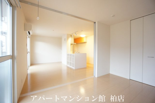 カームベリーＣの洋室