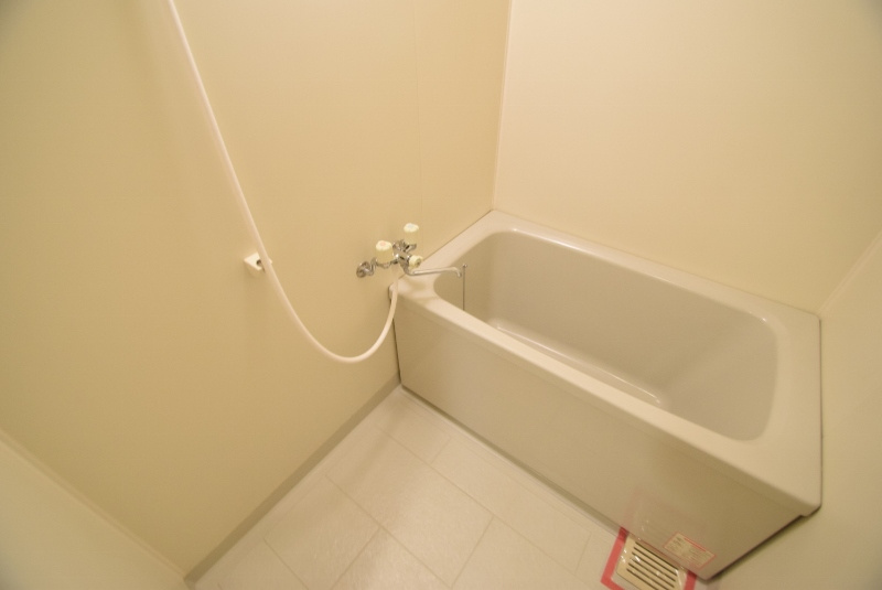 ＩＳＩＩビルの浴室|バス・トイレ別です