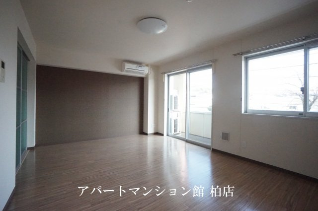 ファーストクライムの居間・リビング