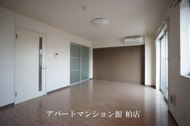 ファーストクライムの居間・リビング