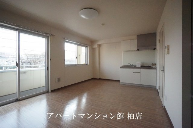 ファーストクライムの居間・リビング