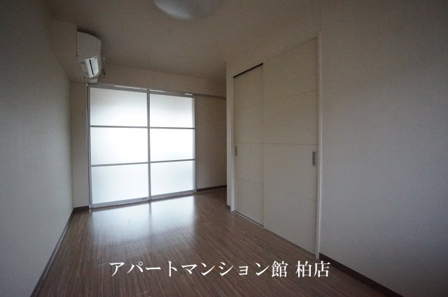 ファーストクライムの洋室