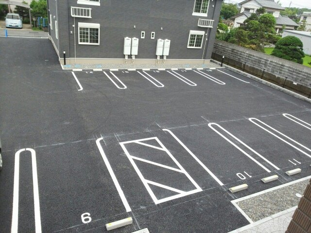 リーブル　プラースⅡの駐車場
