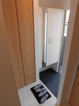 D-room十連寺（ディールームジュウレンジ）【10，000円キャッシュバック対象物件】の玄関|収納もある玄関です