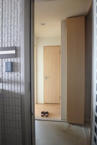 ジュネス・アニー　Aの玄関