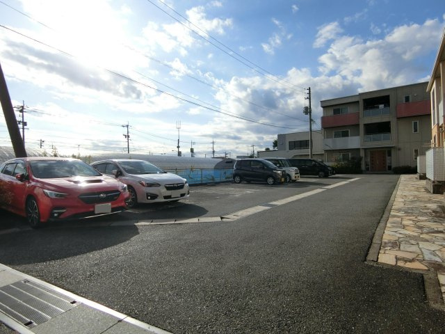 ジュネス・アニー　Aの駐車場