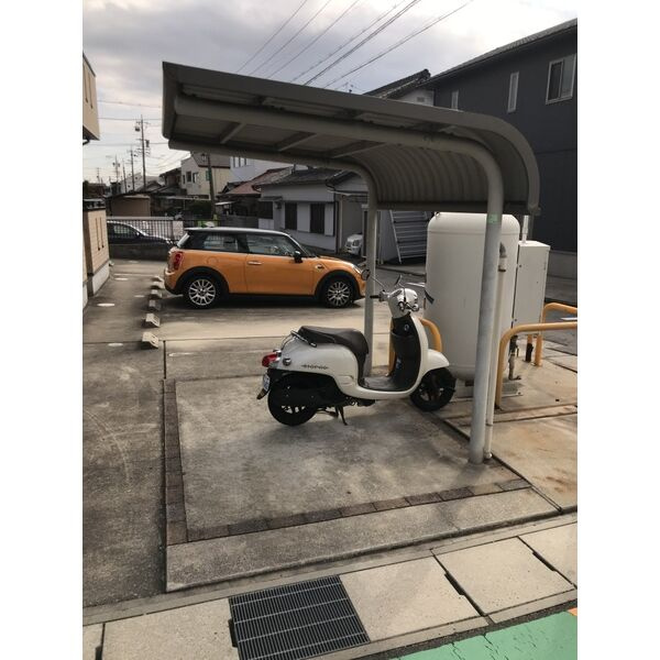 エクレシア有楽の駐車場
