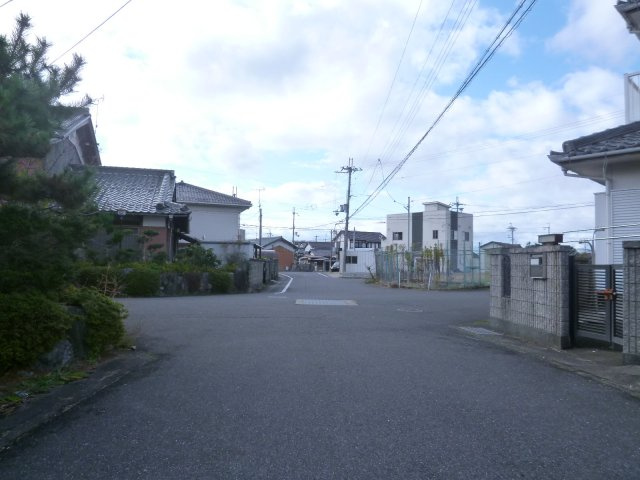 近江八幡市末広町　中古戸建の前面道路含む現地写真