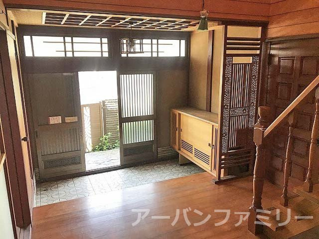 近江八幡市末広町　中古戸建の玄関
