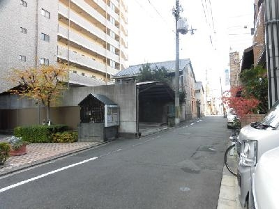ヴォール・ベハーゲンの周辺|前面道路