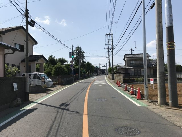 鴻巣市箕田の売地の前面道路含む現地写真|南西道路を東側から撮影