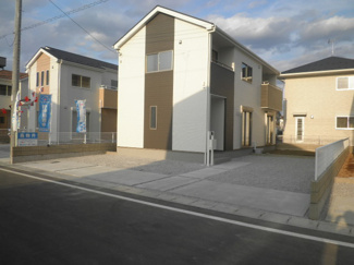 【駐車場】 | 駐車場でも物置場としても活用できます！