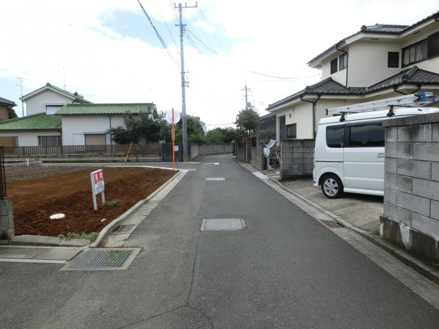 鴻巣市箕田の売地の前面道路含む現地写真|2020年9月3日時点での南西道路を撮影した写真です。（11：30頃撮影）