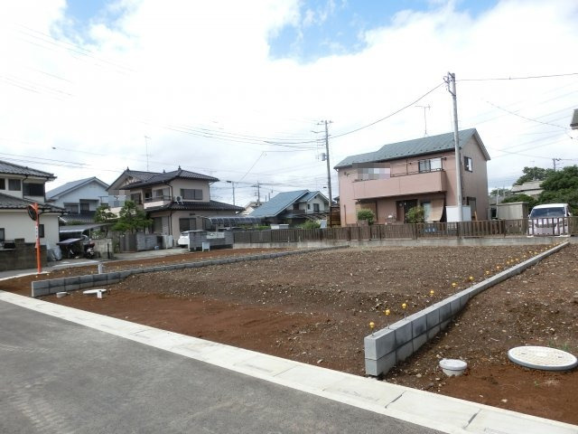 鴻巣市箕田の売地の外観|2020年9月3日時点でのＢ区画の土地全体を南東側道路から撮影した写真です。（11：30頃撮影）