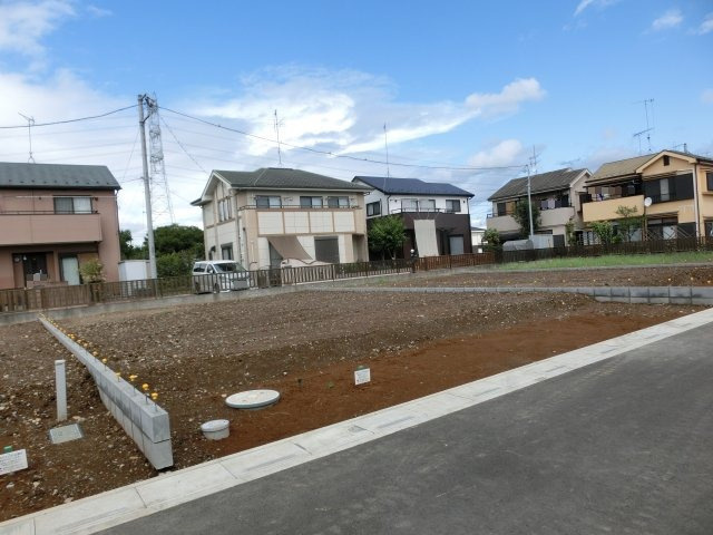 鴻巣市箕田の売地の外観|2020年9月3日時点でのＢ区画の土地全体を南東側道路から撮影した写真です。（11：30頃撮影）