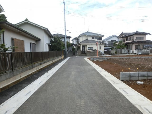 鴻巣市箕田の売地の前面道路含む現地写真|2020年9月3日時点での南東道路を撮影した写真です。（11：30頃撮影）