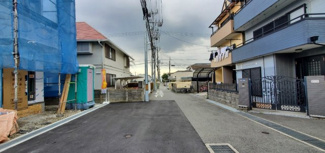 【前面道路含む現地写真】