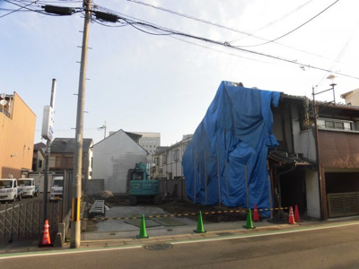 【外観】 | 大津市松本2丁目　石場駅徒歩2分の売土地 | 外観別角度、解体作業中
