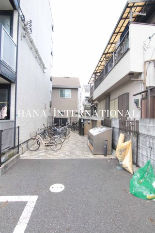 レオパレスプロスペラーレの駐車場