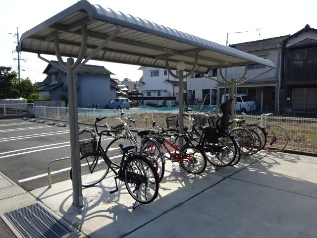 総社市総社２丁目のアパートのその他共用部分|自転車置き場