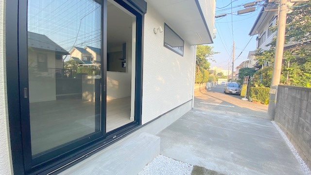 横浜市栄区若竹町　新築戸建～Refined Series～限定1棟の外観|カースペース