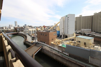 【展望】 | ランドマークを望む、バルコニーからの眺望です！最上階からの景色をぜひご覧下さい！