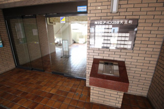 【エントランス】 | 安心のオートロックを完備。