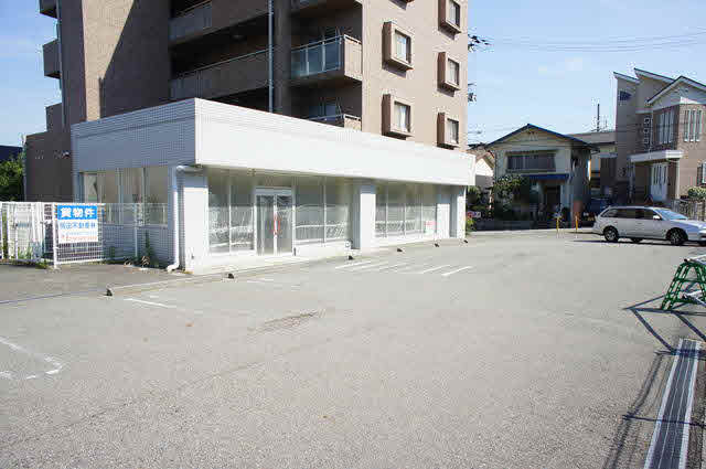神戸市西区王塚台５丁目の店舗一部の駐車場